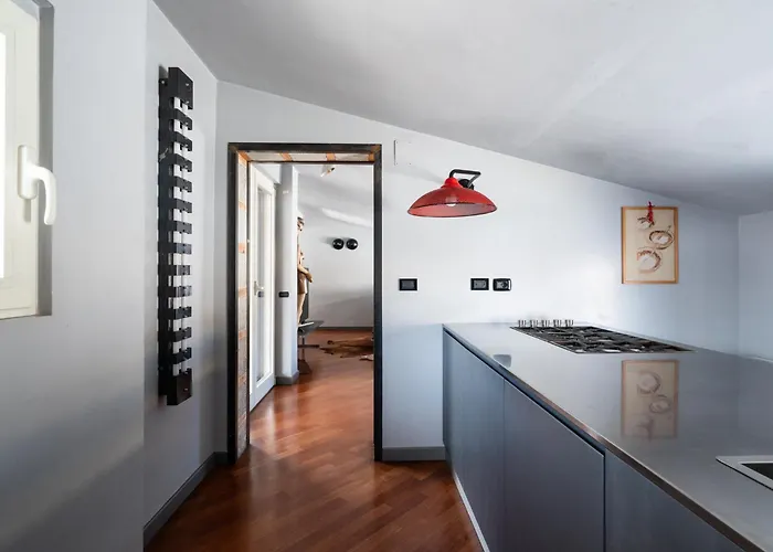 Interno Dieci باري